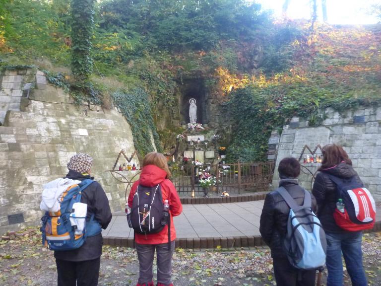 Mélyúti kegyhely Lourdes-i barlangja