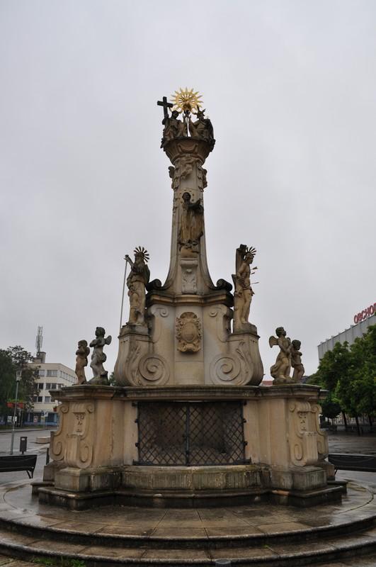 Szentháromság-szobor a Fő téren