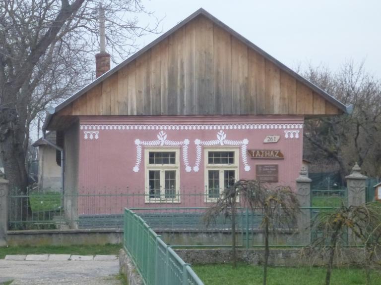 A falu tájháza