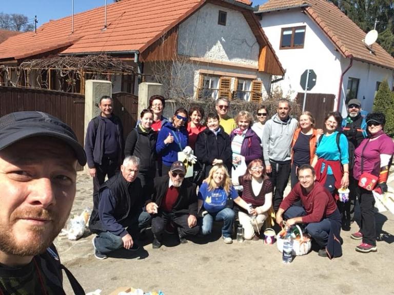 Román és magyar zarándokok közös útfestése Illyefalván