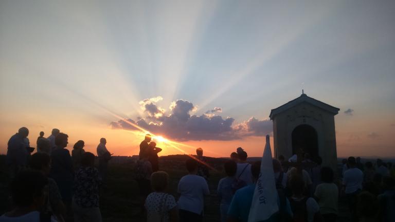 Napnyugta a nyitrai Kálvária-hegyen (Fotó: Zilizi Kristóf/Felvidék.ma)