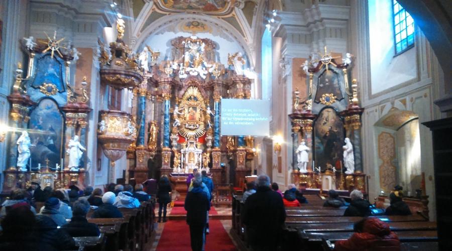 A kegytemplomban (Fotó: Zilizi Kristóf) A kegytemplomban (Fotó: Zilizi Kristóf)